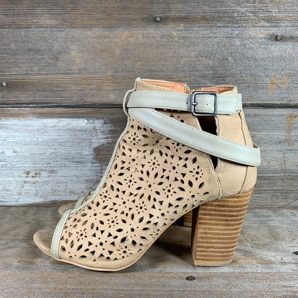 BKE Ophelia Peep Toe Laser Cut Booties - Picture 3 of 9